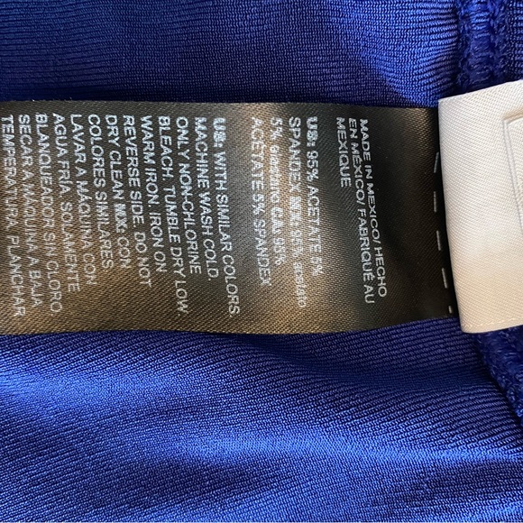 Chico’s Travelers Classic Crops - Picture 4 of 4